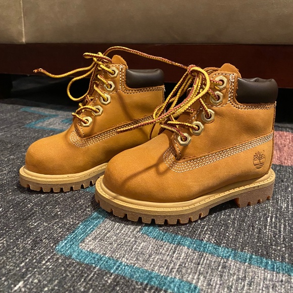 TODDLER TIMBERLAND CLASSIC 6" WATERPROOF BOOT - Picture 2 of 6